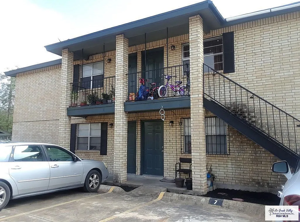 2 bed, 1.0 bath, 750 sqft, $800 — Photo 1