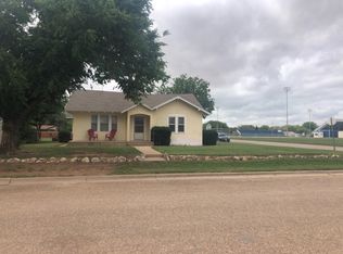 1829 Avenue P, Tahoka, TX 79373