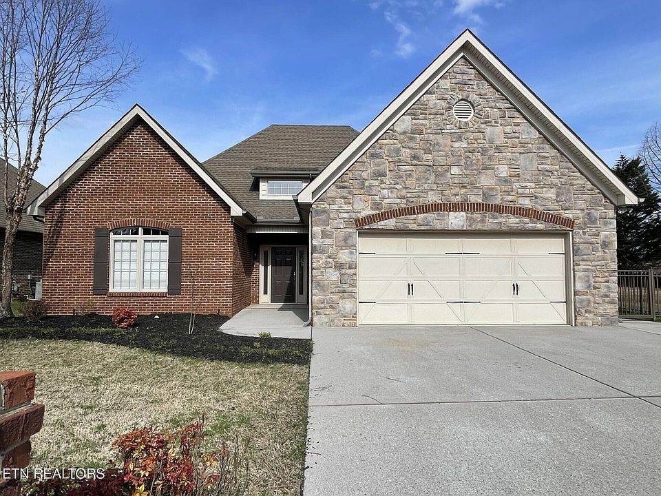 1st image of 575 Chimney Rock Dr
