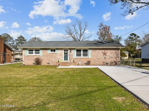 2008 Thompson Drive, Newport, NC 28570