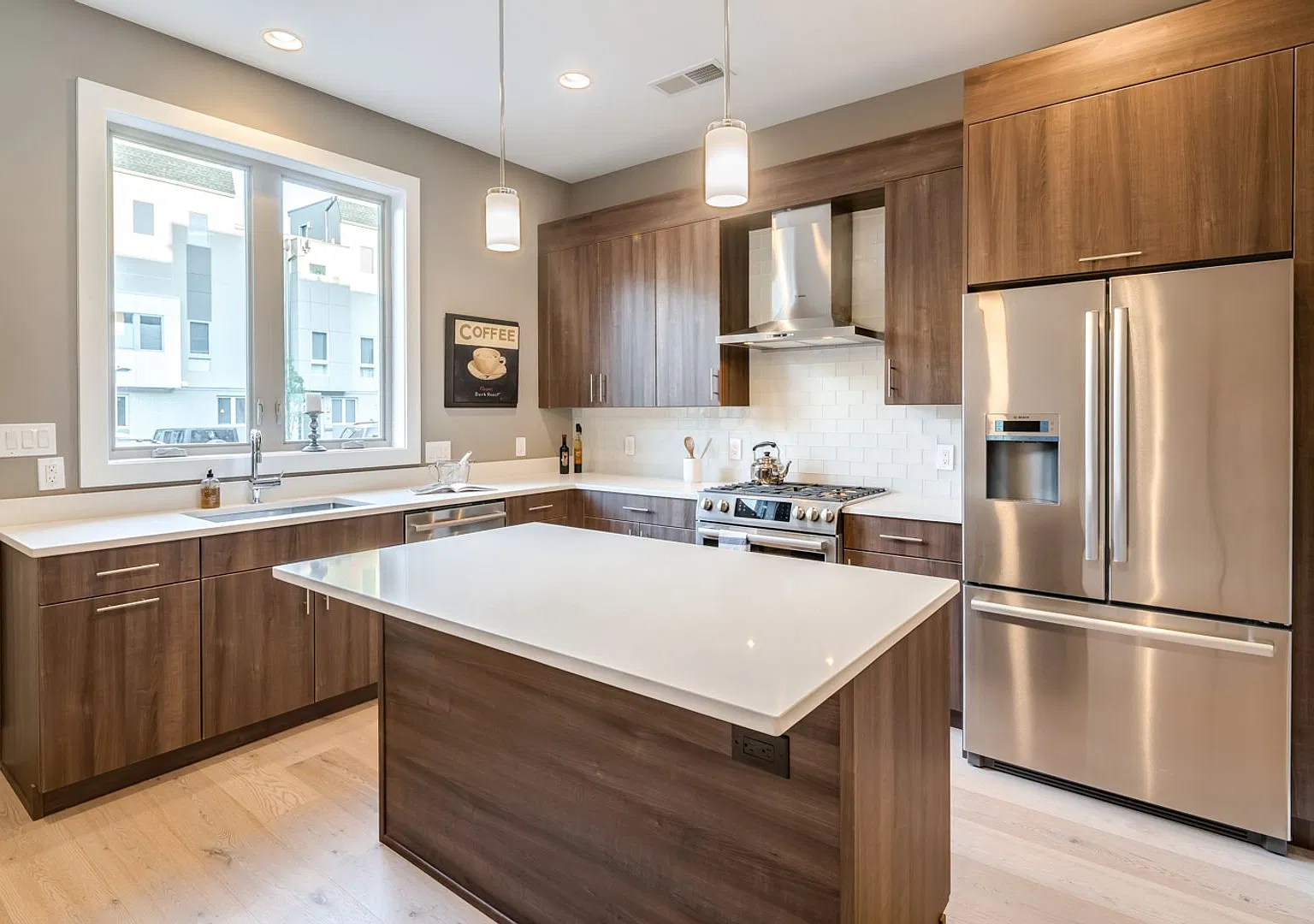 Queen Village Townhome with Parking — Photo 1