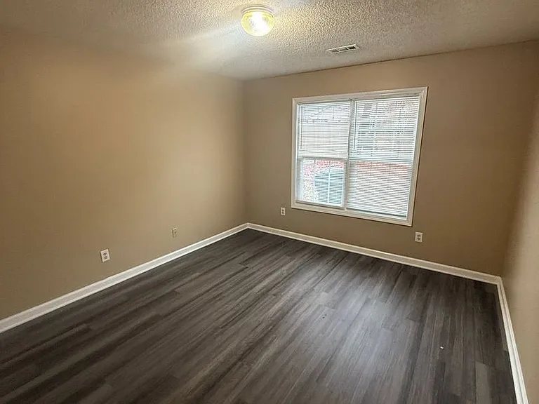 1105 Cherry Meadow Ln — Photo 7