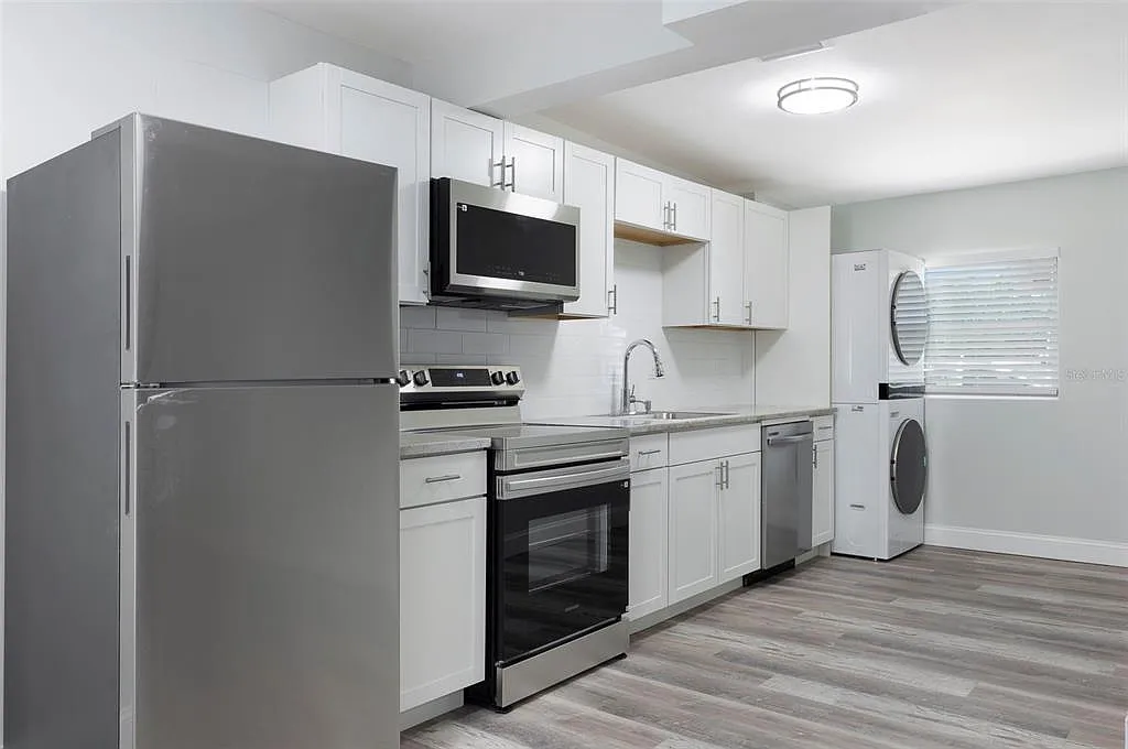 2 bed, 1.0 bath, 758 sqft, $1,900 — Photo 4