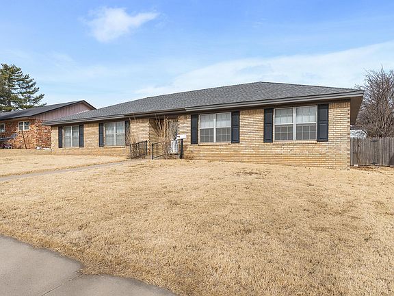 3rd image of 1103 Creekmere Dr