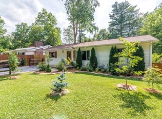 525 Rhododendron Ave, Black Mountain, NC 28711
