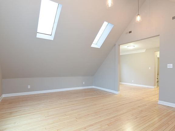 3rd image of 2914 N Richmond St #2
