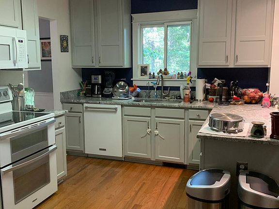 Kitchen with upgraded appliances and counters