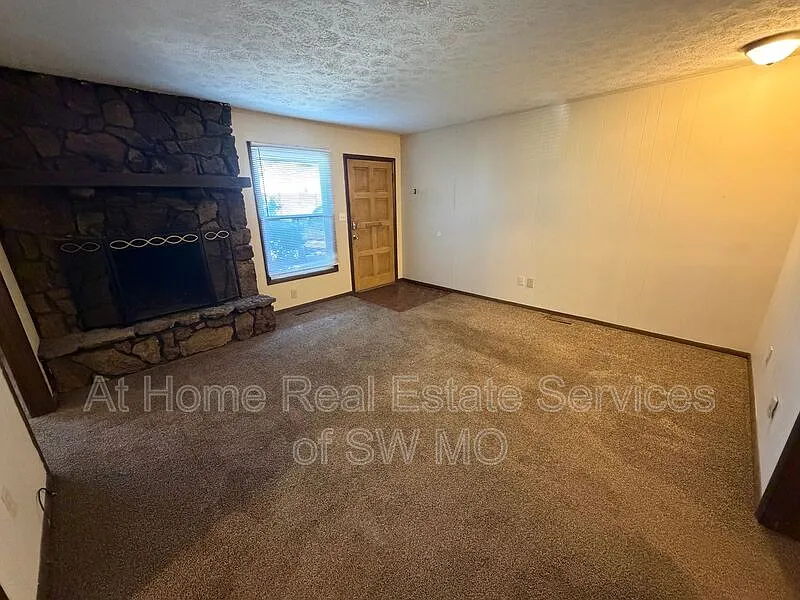 Building Photo - 3354 E Portland St #A