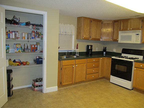 Kitchen/Pantry