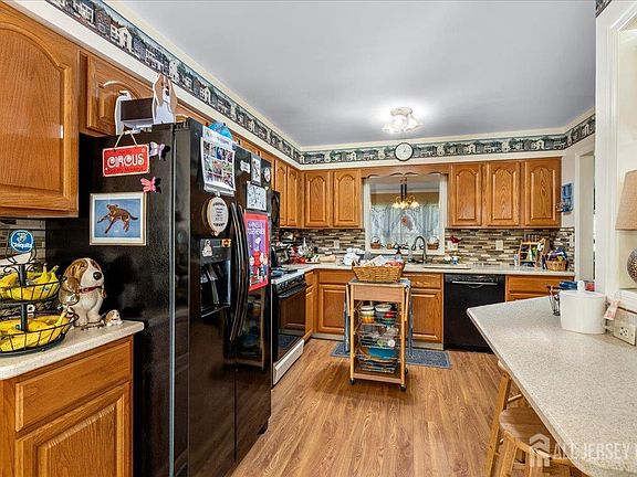 5th image of 37 Flemming Dr