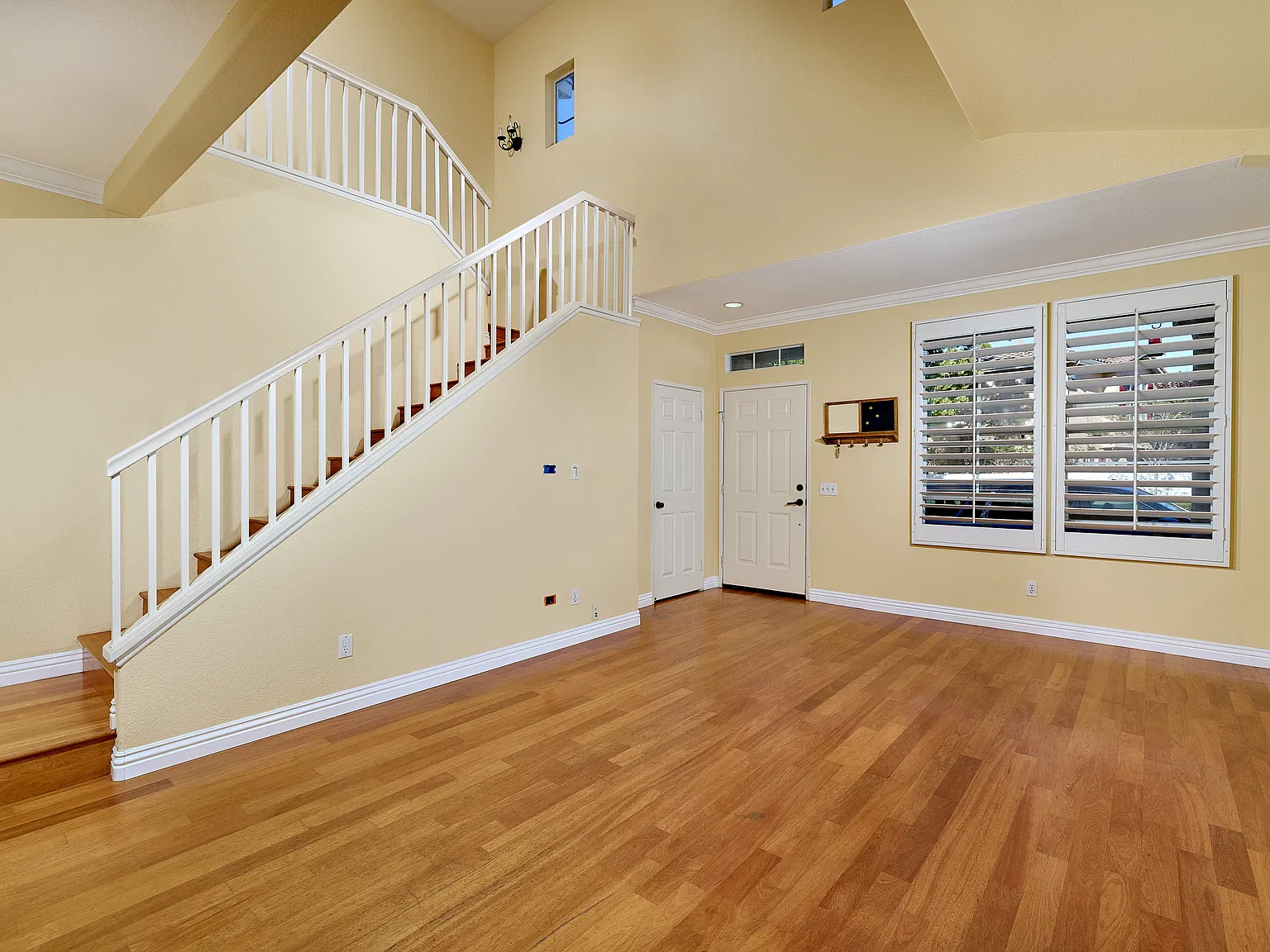 3 bed, 2.5 bath, 1543 sqft, $5,595 — Photo 3