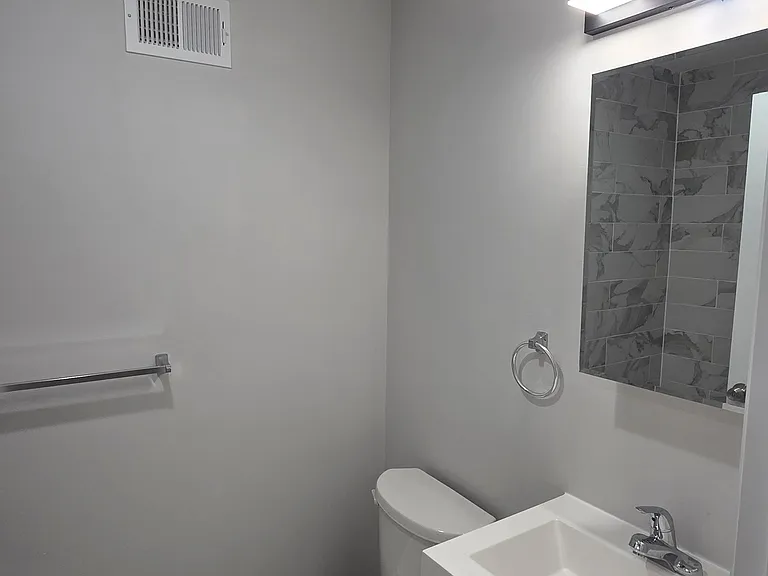465 Hawthorne Ave #1 — Photo 7