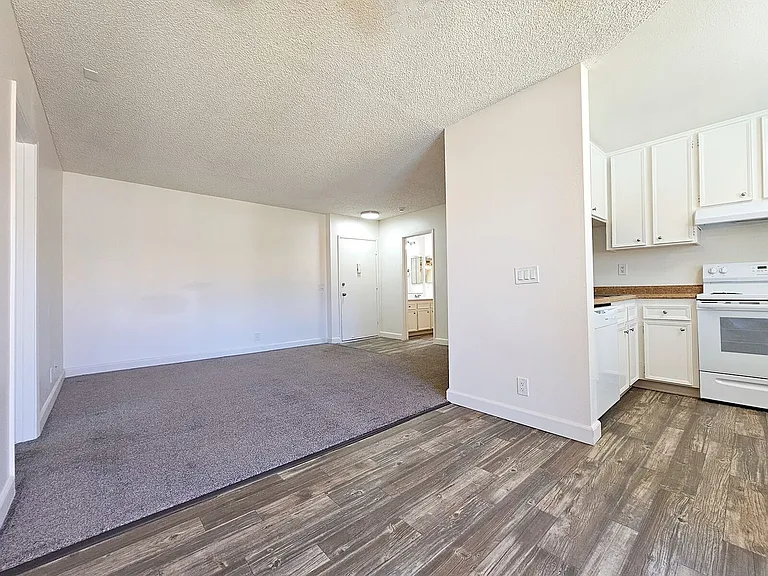 Lake Meadows Apartments — Photo 66