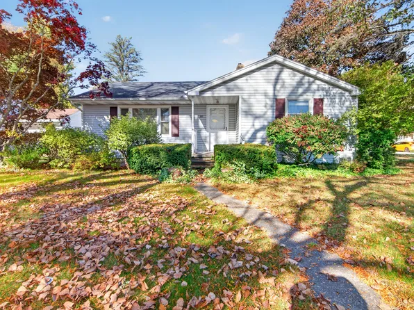 302 W Beryl St, Scottville, MI 49454