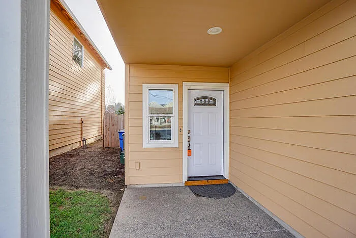 3 bed, 2.5 bath, 1416 sqft, $2,450 — Photo 3
