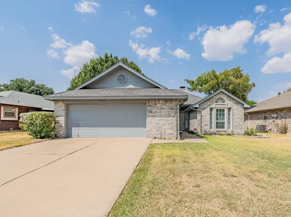 1916 Green Willow Dr, Fort Worth, TX 76134