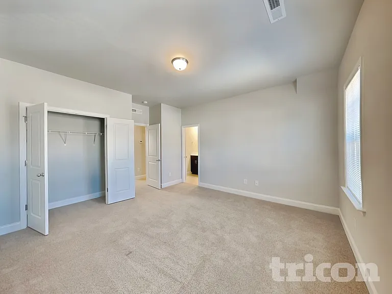 165 Lynnridge Dr — Photo 14