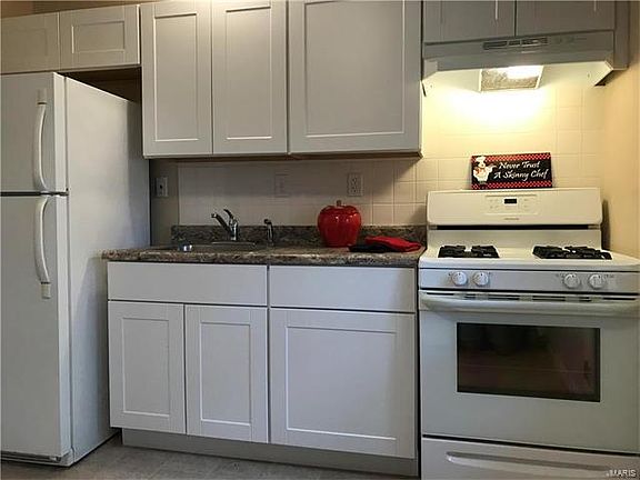 4th image of 645 Southwell Ln