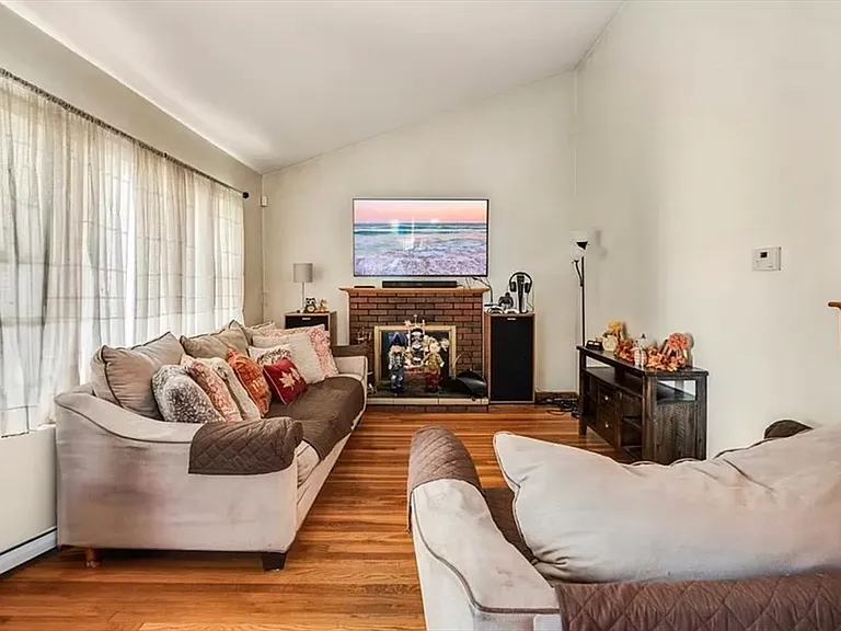 11 Boyden St #1 — Photo 8