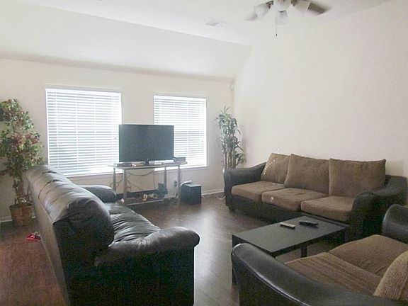 3rd image of 1817 Oakbranch Dr