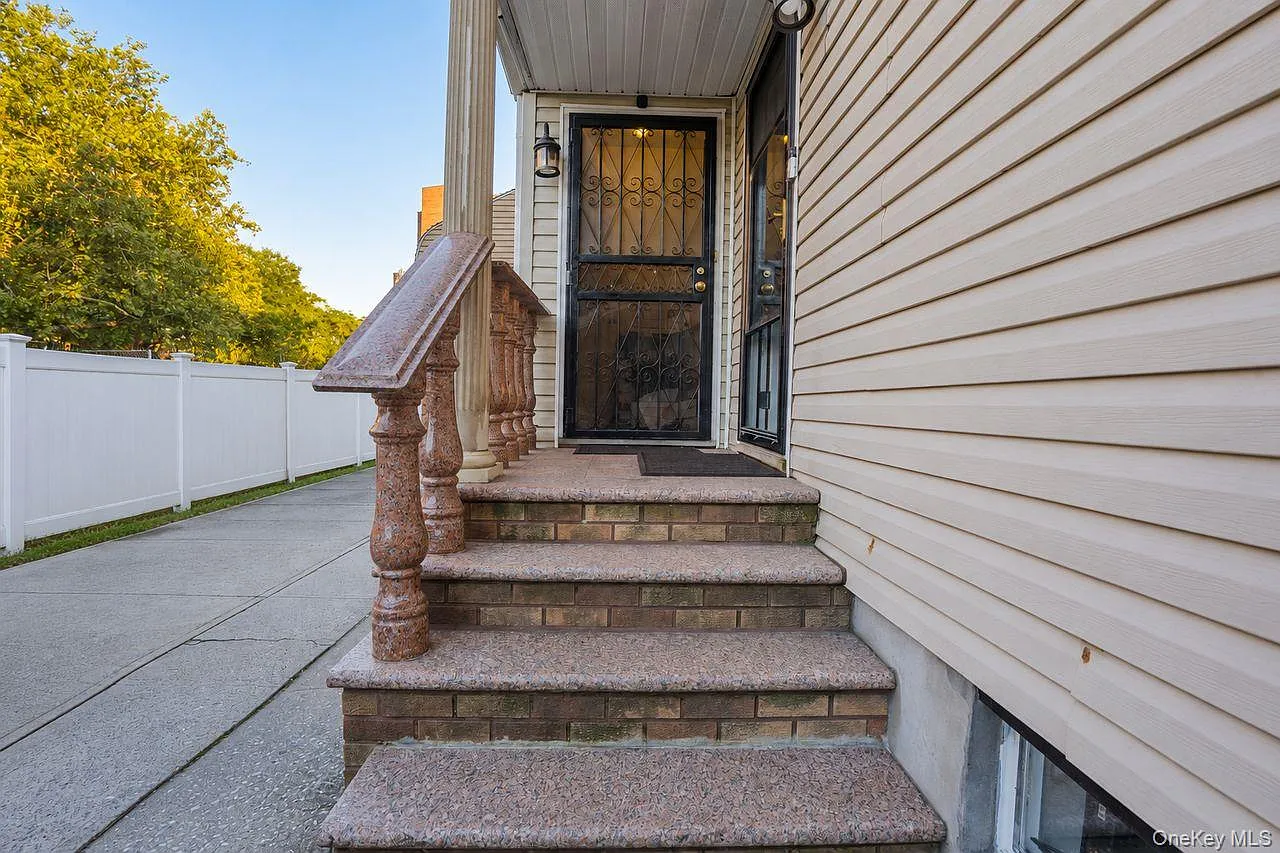 3 bed, 1.0 bath, 2150 sqft, $3,500 — Photo 3