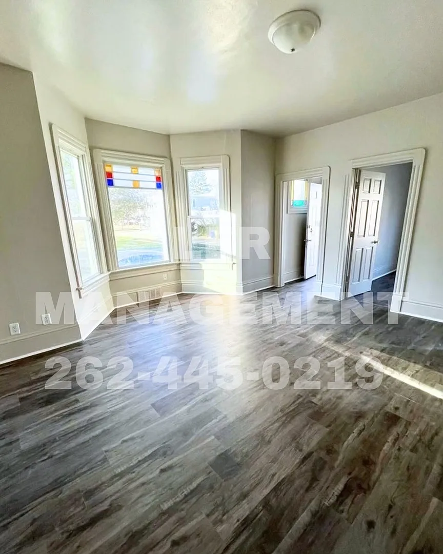 4909 14th Ave — Photo 2