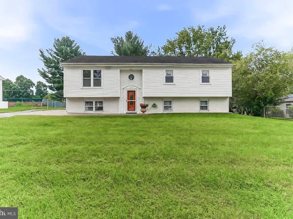 402 Farmhouse Rd, Downingtown, PA 19335