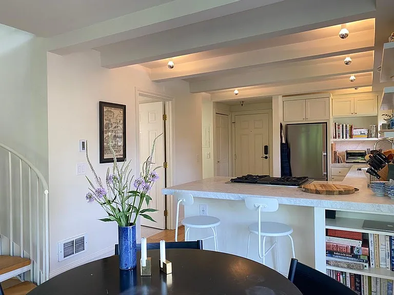 954 Broadway E #204 — Photo 6