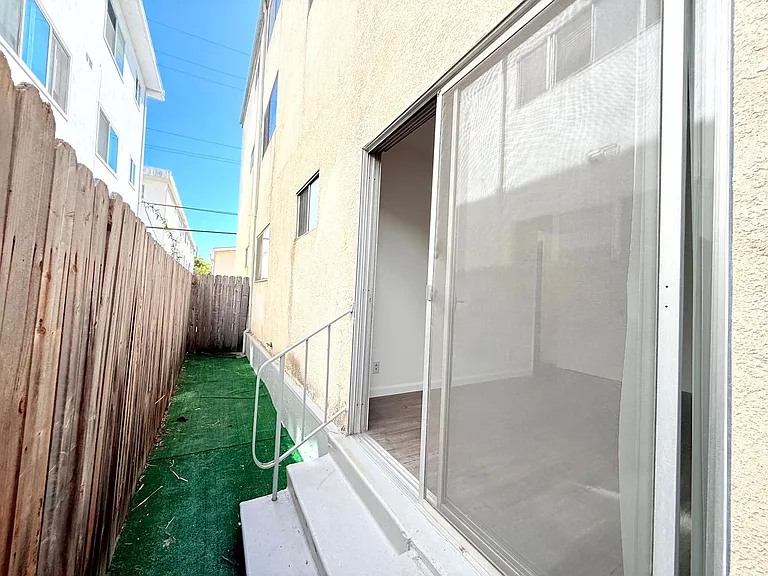 828 4th St #104 — Photo 20