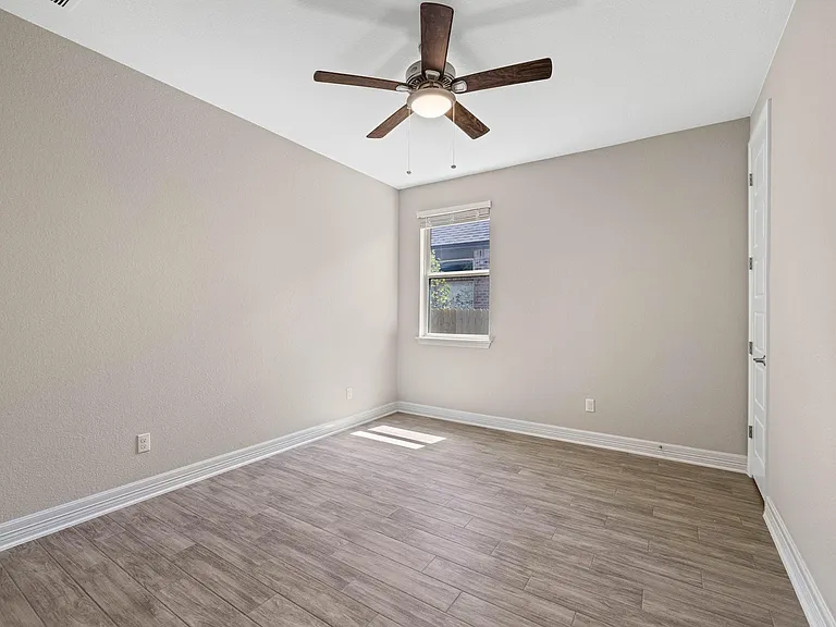 4205 Lynette Ln — Photo 25