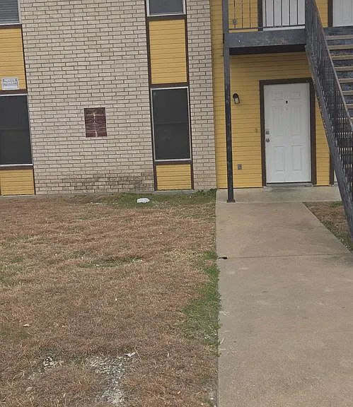 1107 Circle M Dr — Photo 2