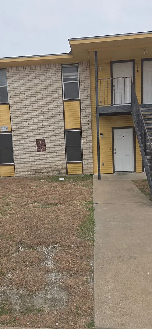 Building Photo - 1107 Circle M Dr