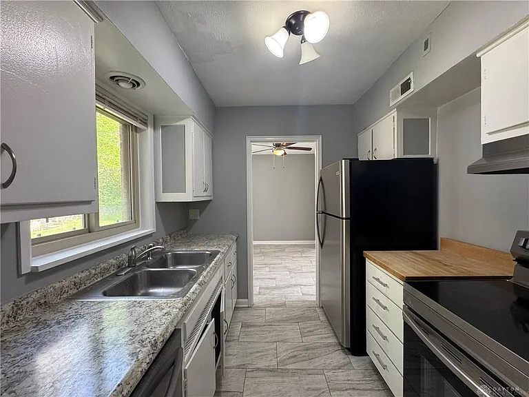 2358 S Patterson Blvd #6 — Photo 6