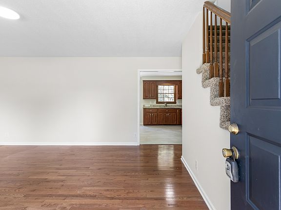3rd image of 319 Mills Dr