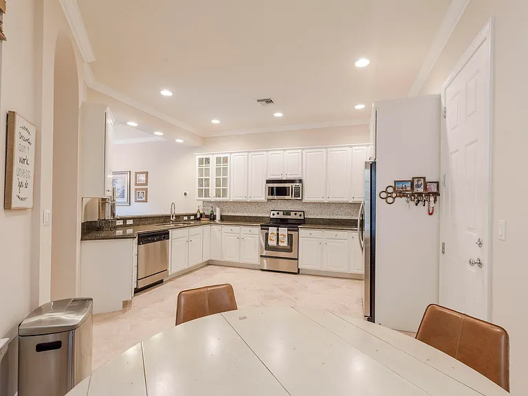106 Renaissance Dr — Photo 16
