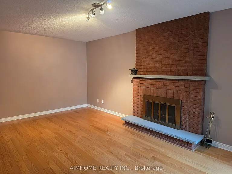 49 Holbrook Ct — Photo 7