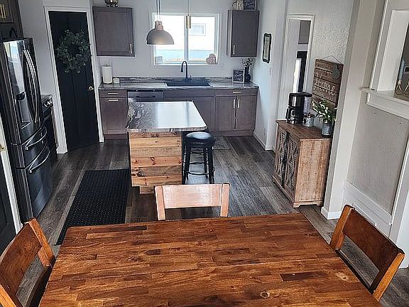 4th image of 208 Dakota Ave