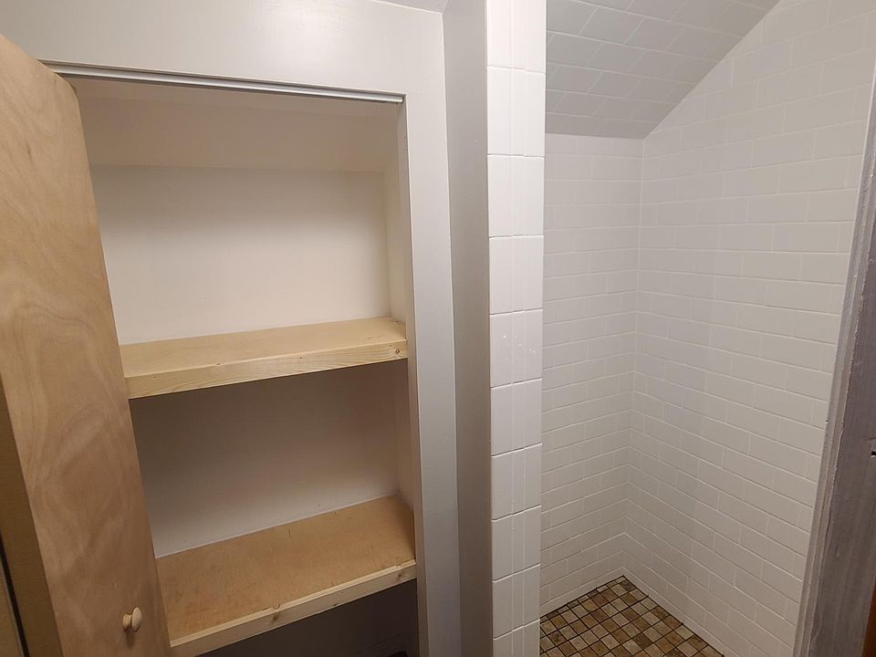 1st image of 405 N Erie St #2