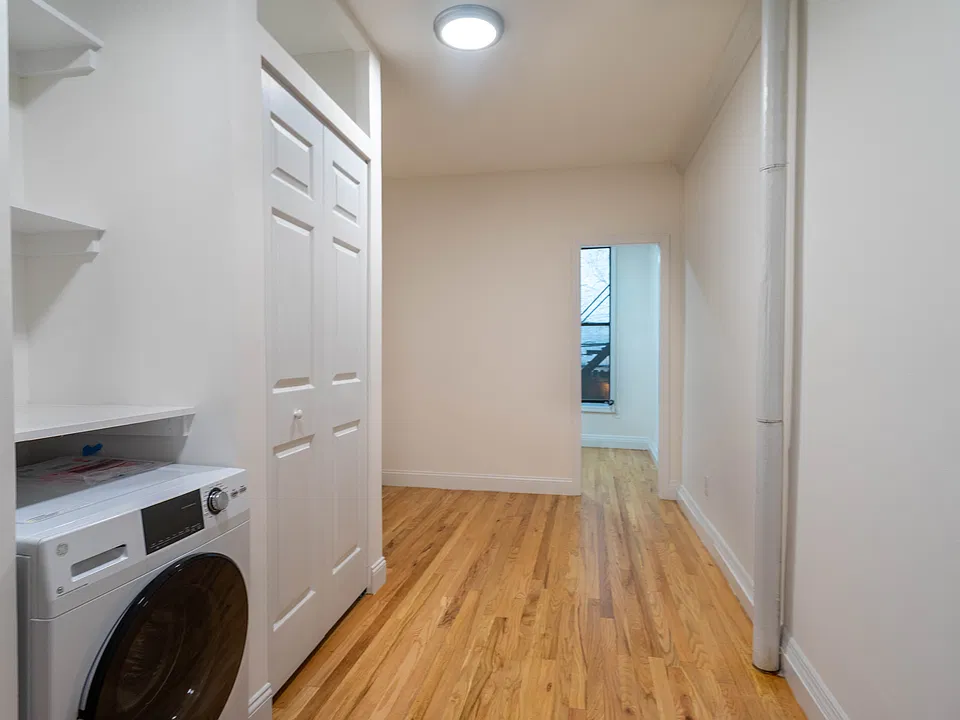 46 E 1st St #2A