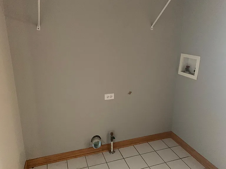 1645 Mid Court Dr — Photo 9
