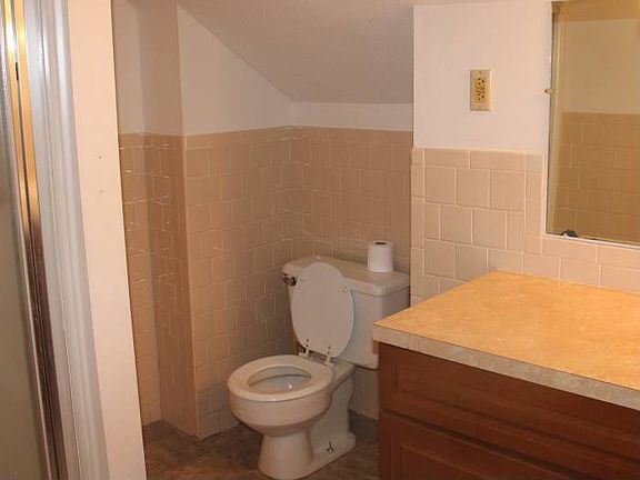 Bathroom 10 ft x 7 ft