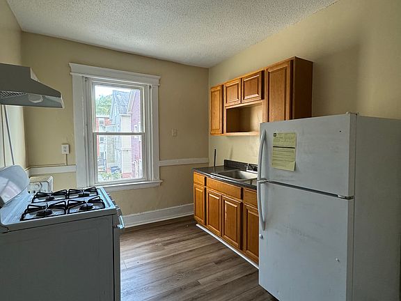 2nd image of 54 Diamond St #8