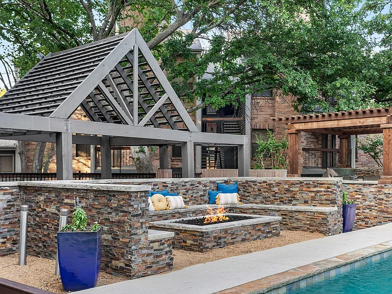 C235270_Pool_FirePit_13960