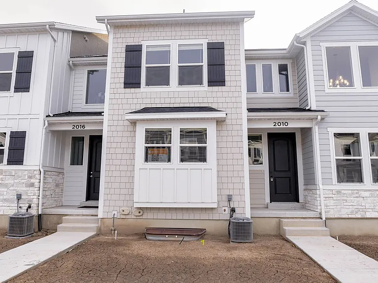 2010 N 3930 W — Photo 1