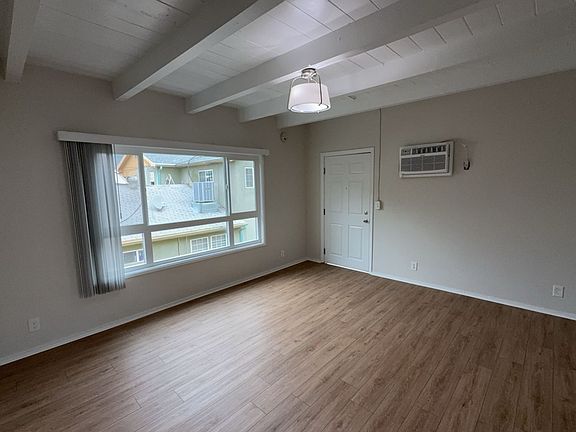 3rd image of 5252 Cahuenga Blvd #5