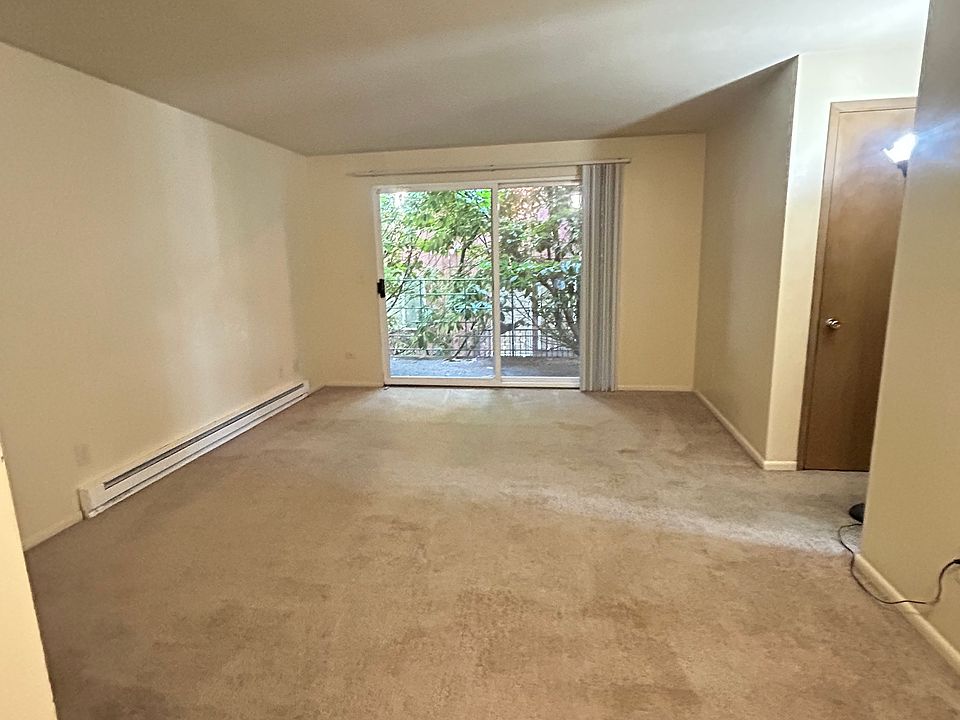 1st image of 5033 15th Ave NE #1001