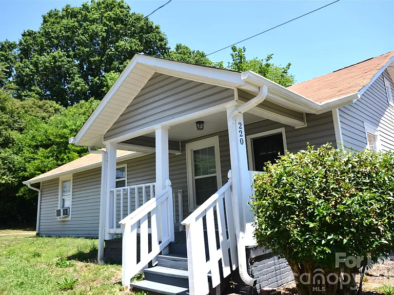 220 Odell Dr NW — Photo 2