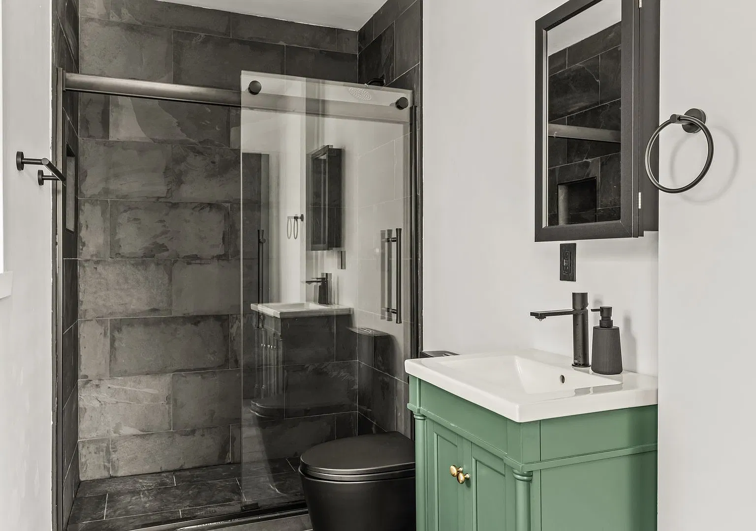 A 4 bedroom, 3 bathroom apartment with a dining room & a fully functional kitchen at 10799 Ohio Ave. — Photo 3