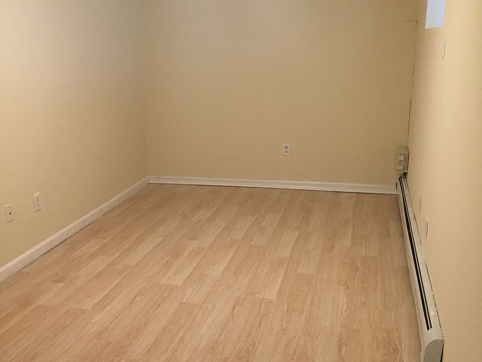 2nd image of 376 Craig Ave