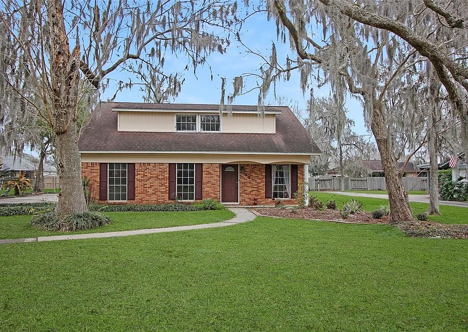 1st image of 444 Southern Oaks Dr